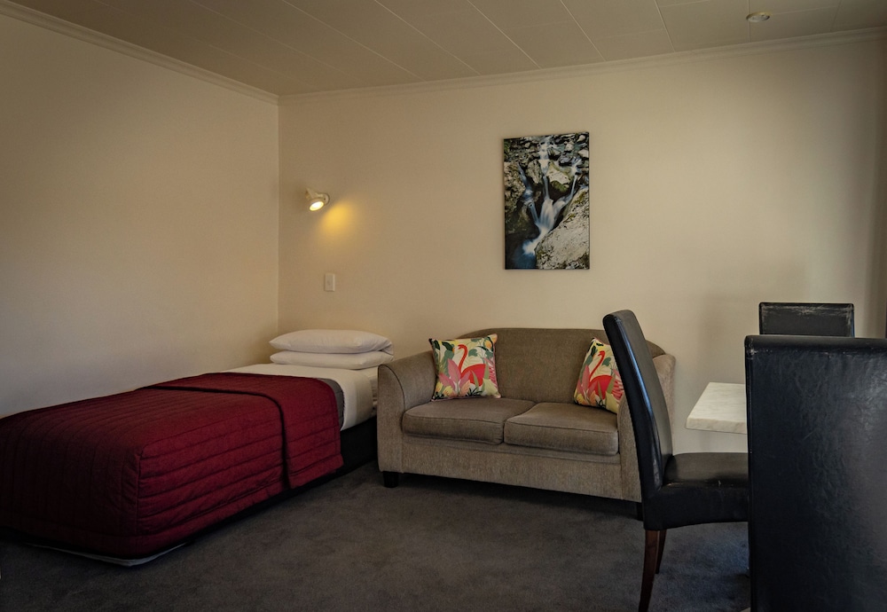 Amber Court Motel 38/63