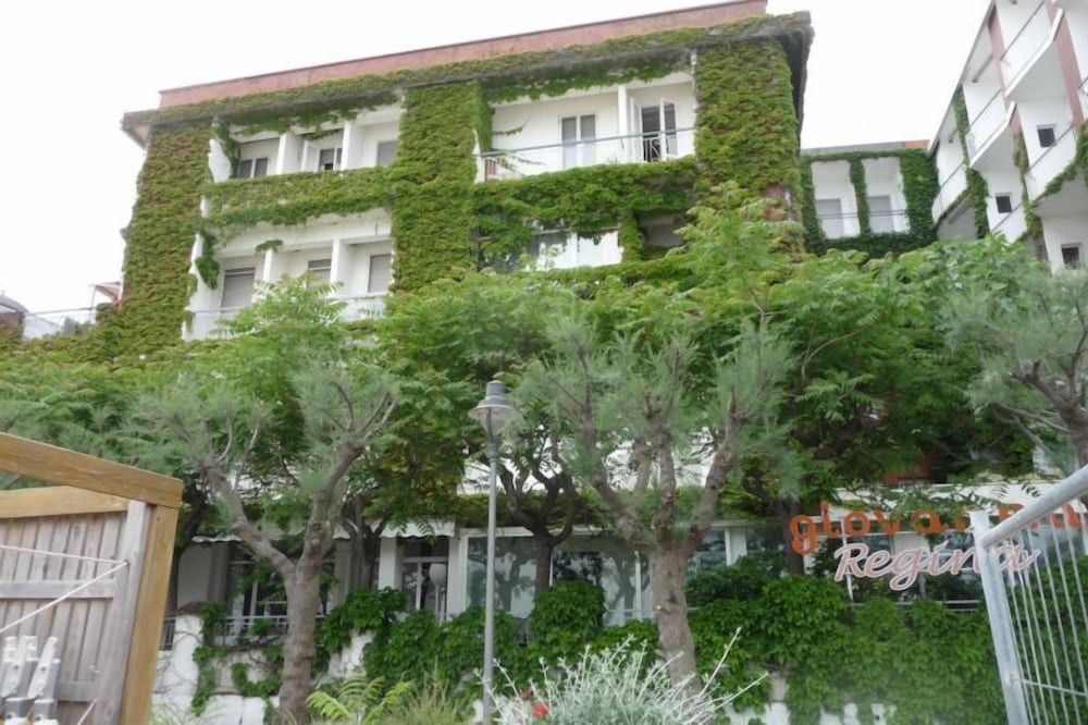 Hotel Giovanna Regina 32/34