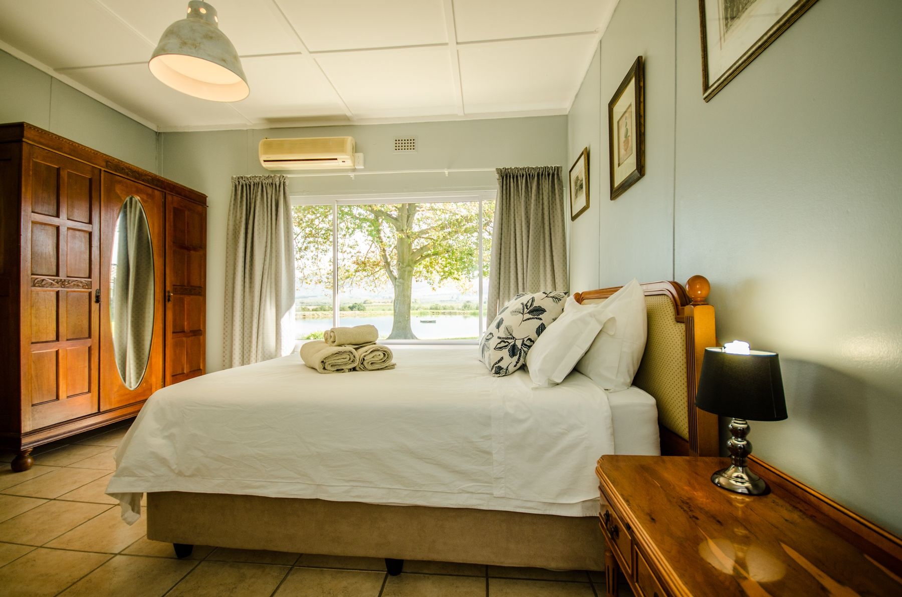 House, 4 Double Beds