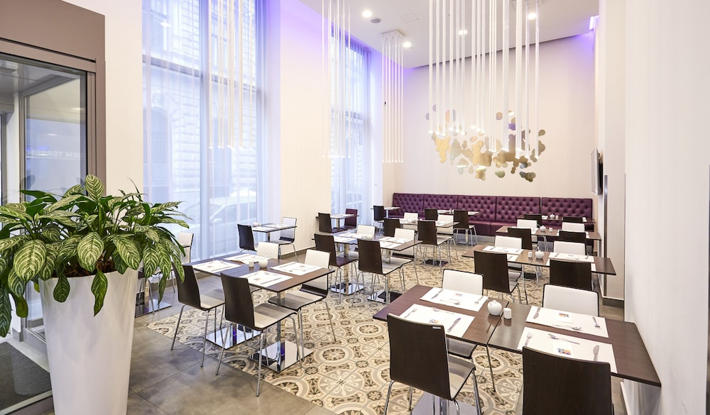 12 Revay Hotel 57/62