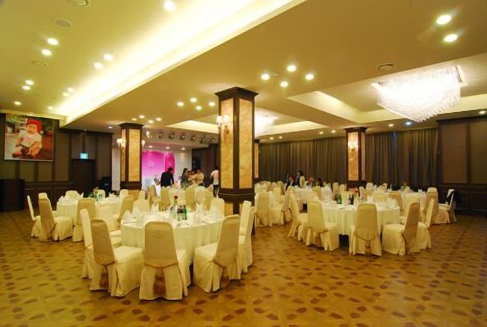 Noblesse Hotel 34/50