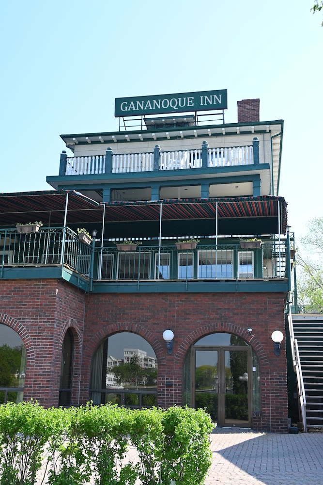 Gananoque Inn Spa 3/66