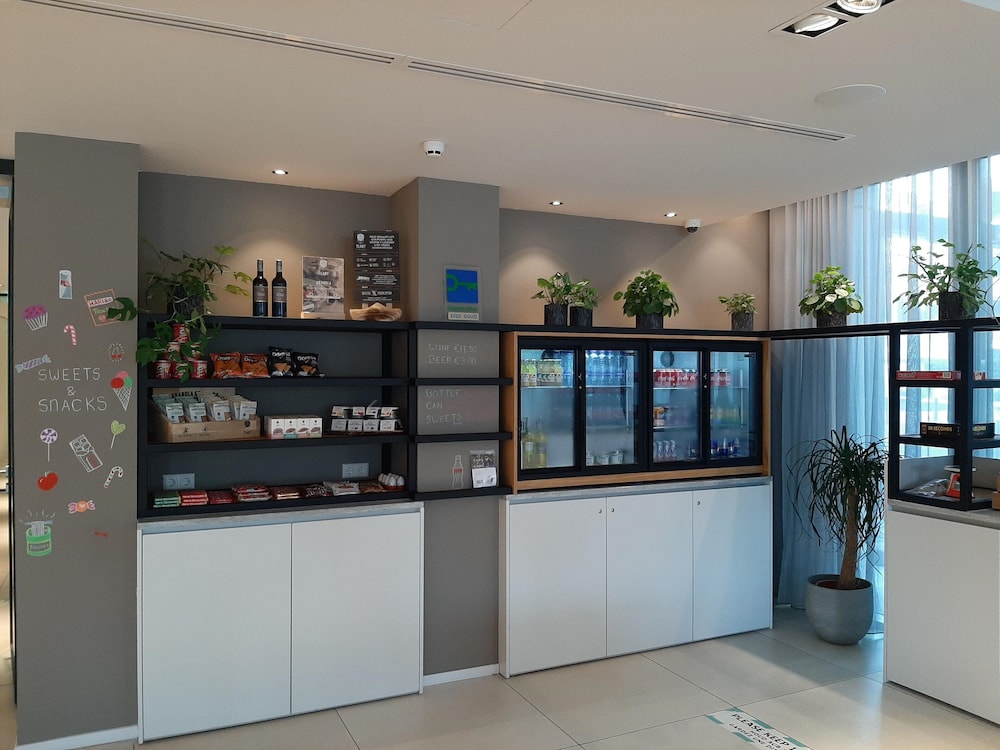 Premier Suites Plus Rotterdam 8/50