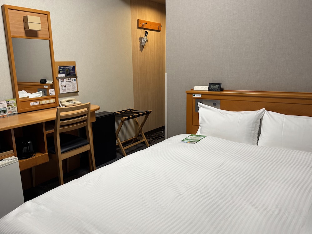 ROOM, SEMI DOUBLE BED