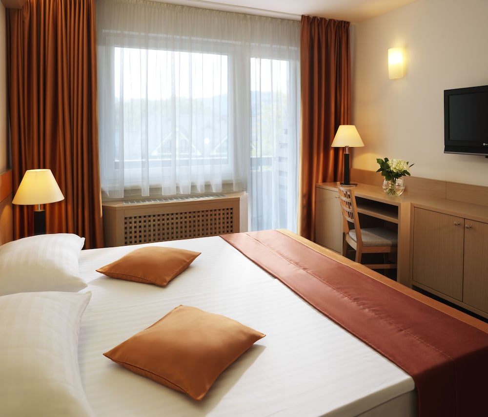 غرفة عائلية بسريرين كينج بإطلالة على المتنزه بشرفة، Hotel Savica 2/5
