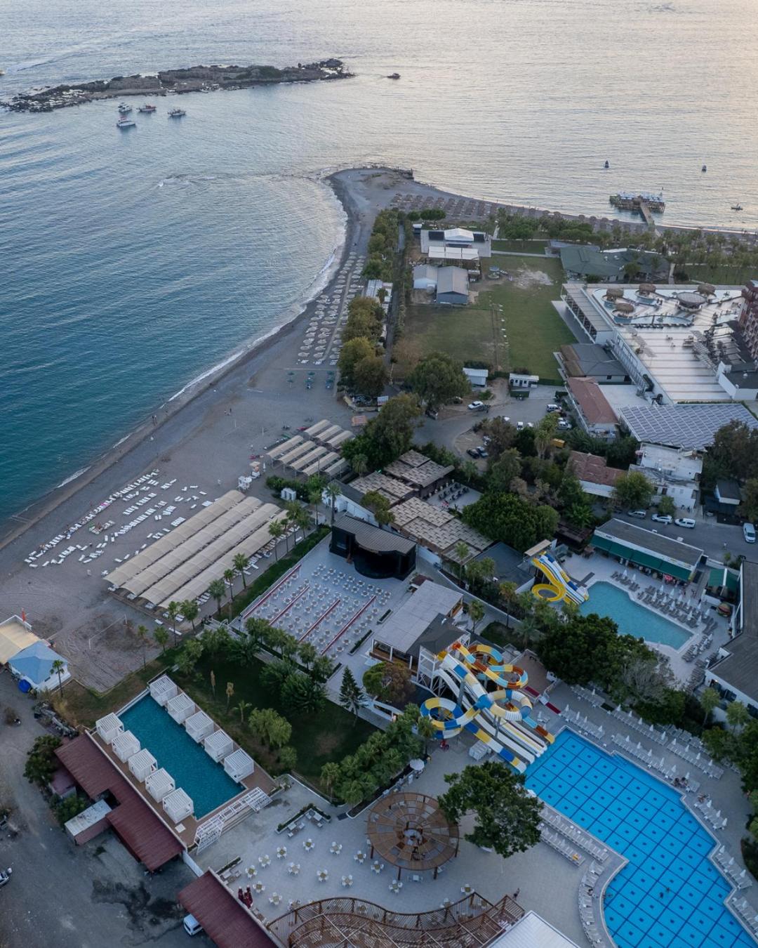 Meridia Beach Hotel 45/51