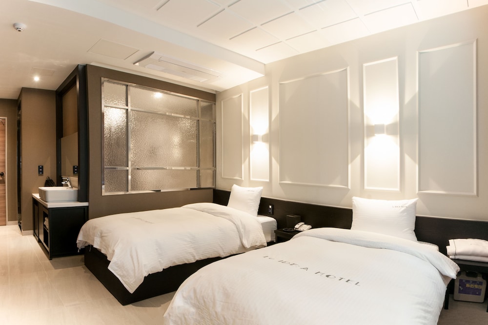 DELUXE, TWIN BEDS, OCEAN VIEW