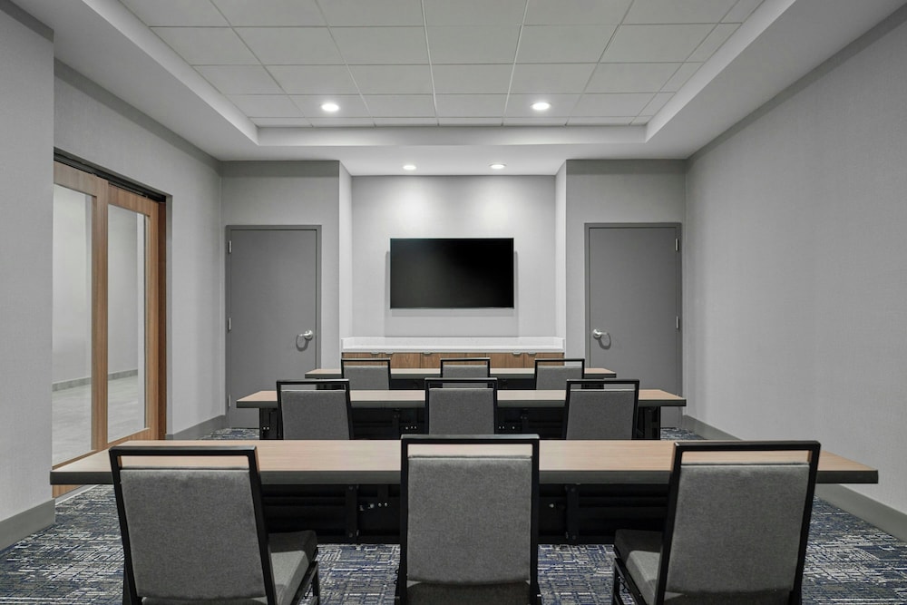 Courtyard by Marriott Madison 37/49