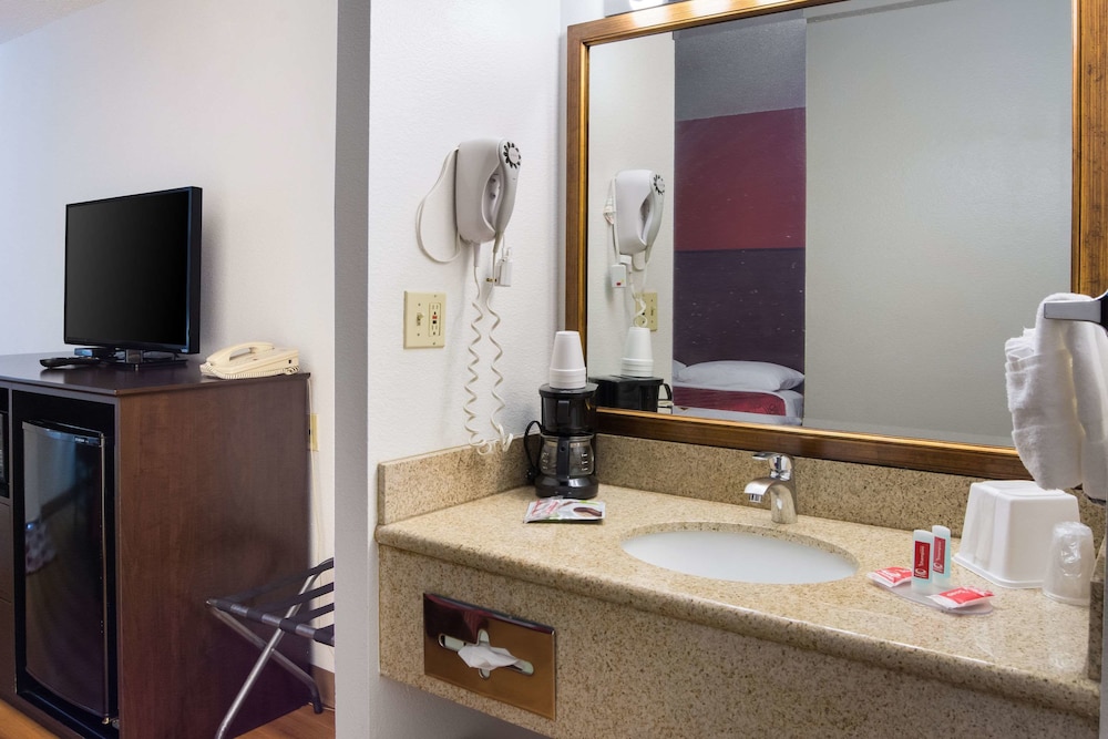 Bend Inn Suites Ex Econo Lodge 19/28