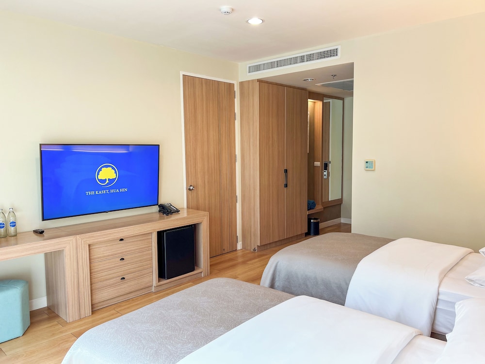 King Bed, Pool Access, The Kaset Hua Hin 3/10