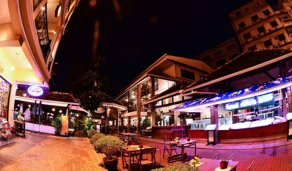 Silom Village Inn 26/32