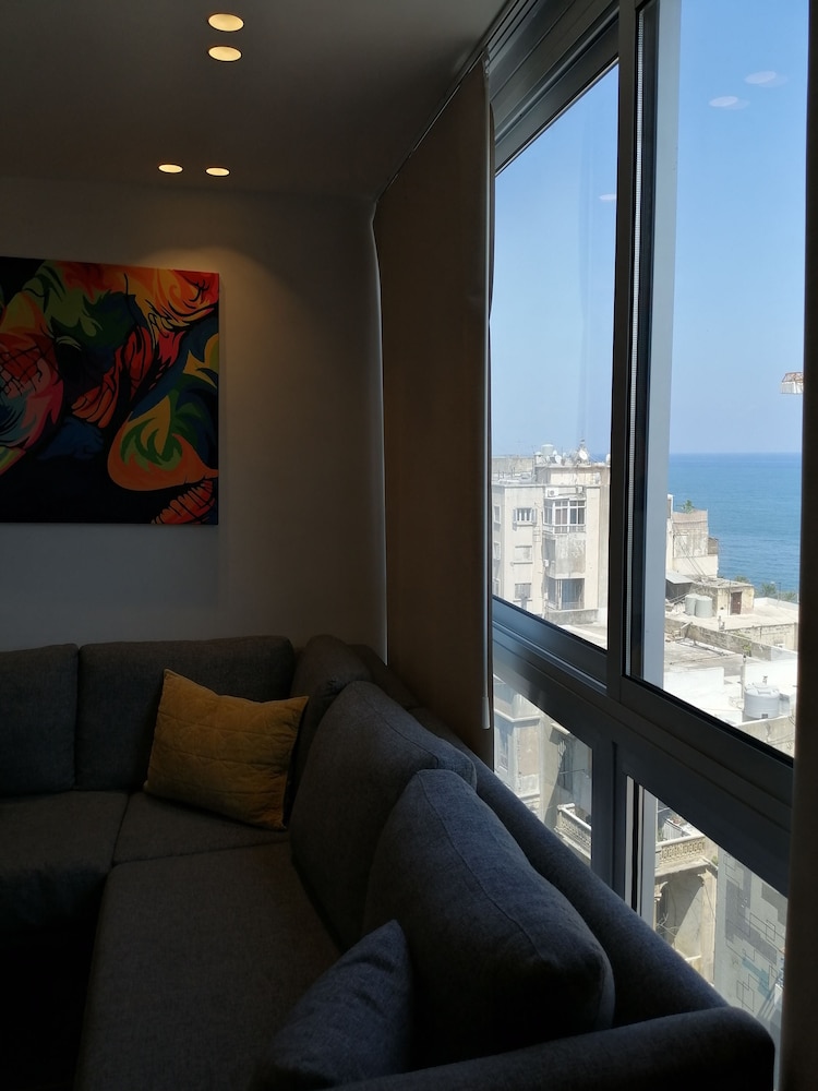 B Residence 17/43
