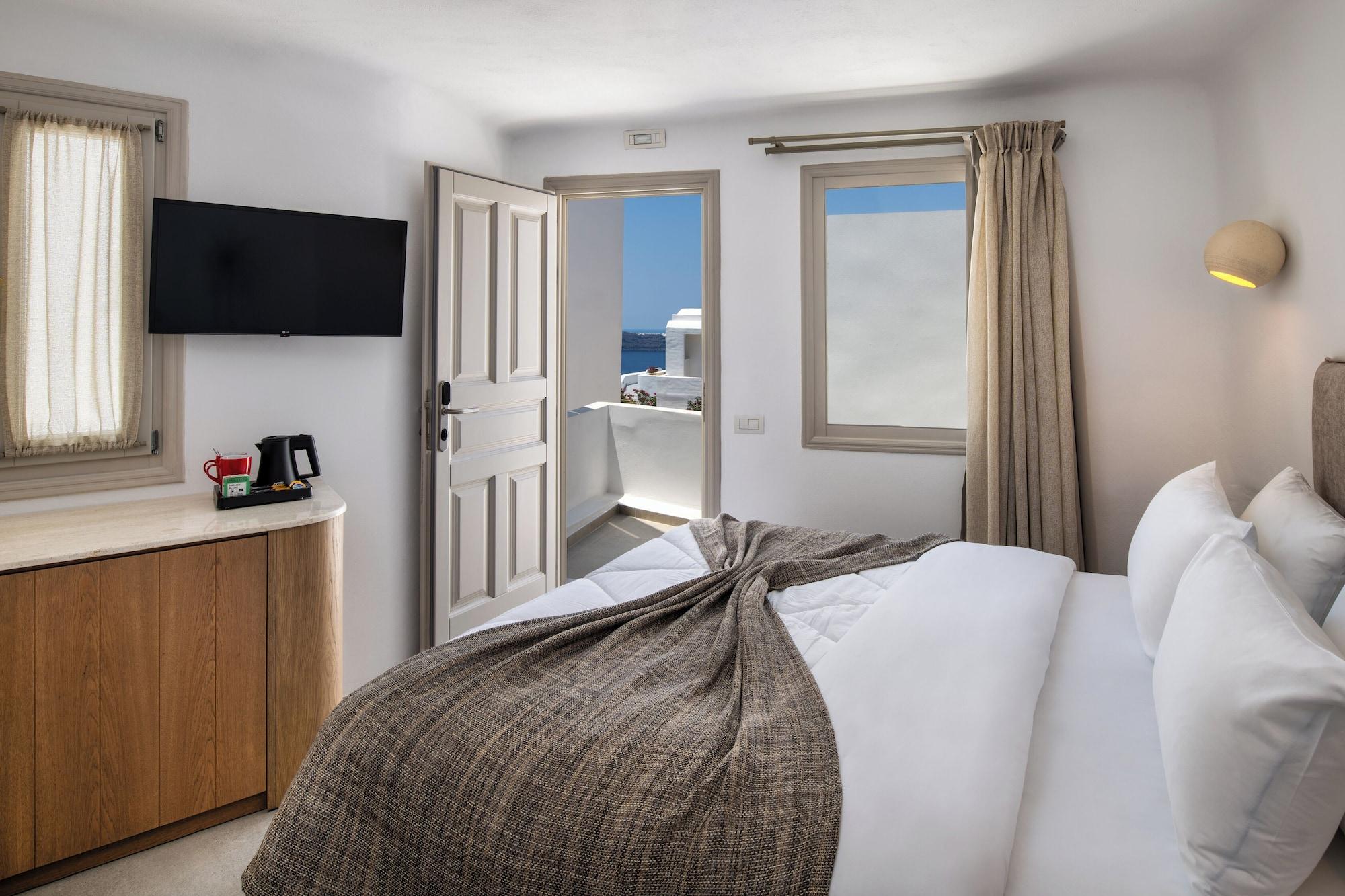 Cave, Standard, Double Bed, Courtyard View 5/7