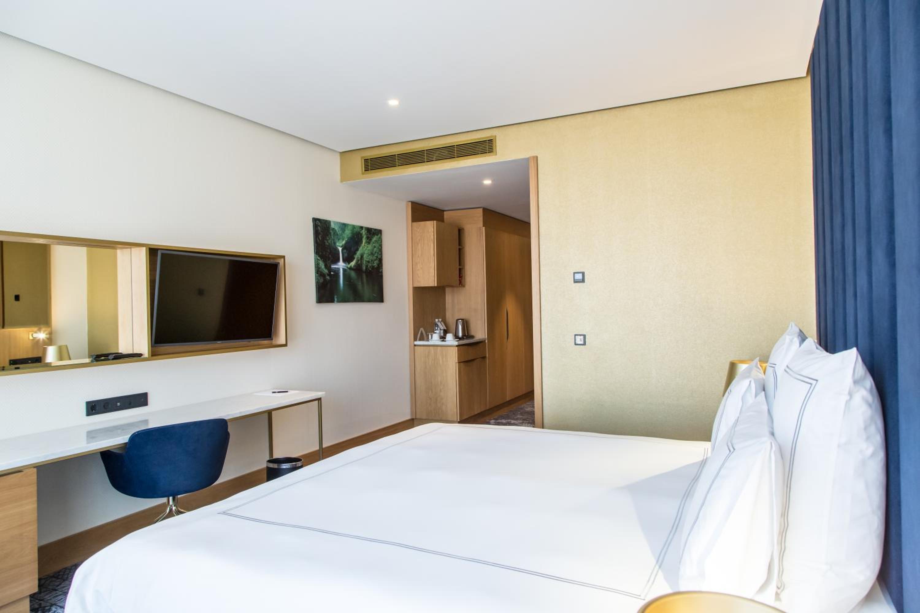 غرفة قياسية بسرير كينج، Swissotel Sarajevo 2/7