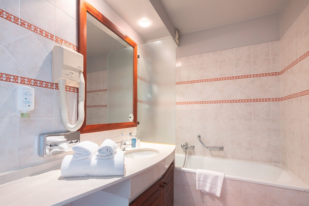 Zenitude Hotel-Residences Le Cannet 48/50