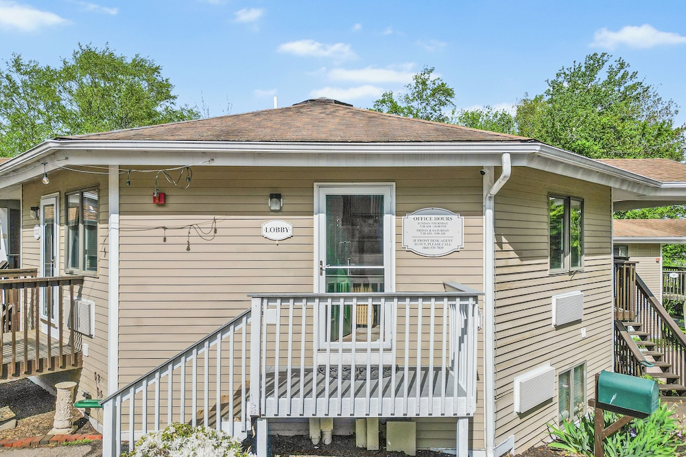 Cedar Park Whirlpool Suites 2/61