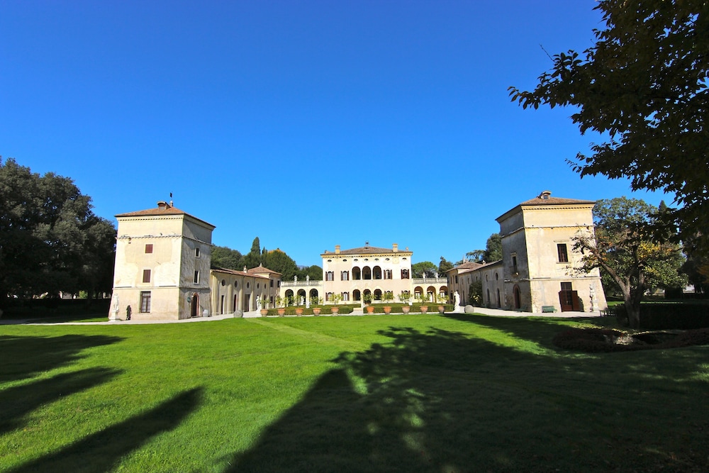 HOTEL VILLA GIONA 67/77