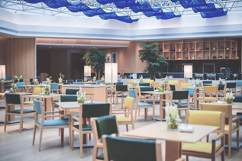 restaurant cafeteria