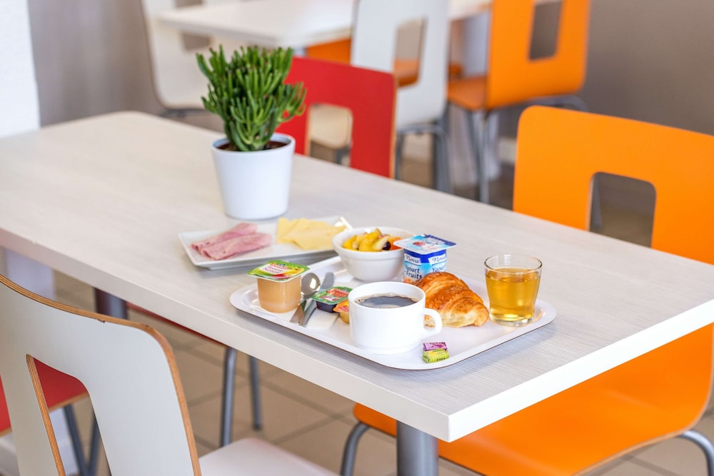Kyriad Direct Annemasse - Geneve 39/42