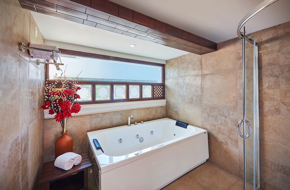 Ziva Suites 50/50