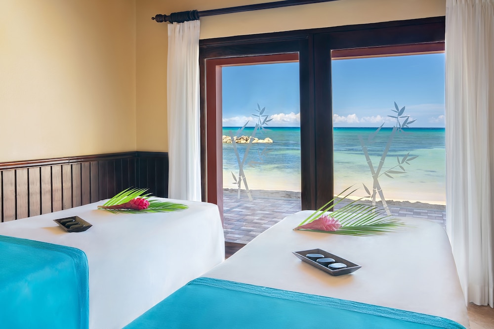 Jewel Paradise Cove Beach Resort and Spa All Inclusive - Adults Only 18/50