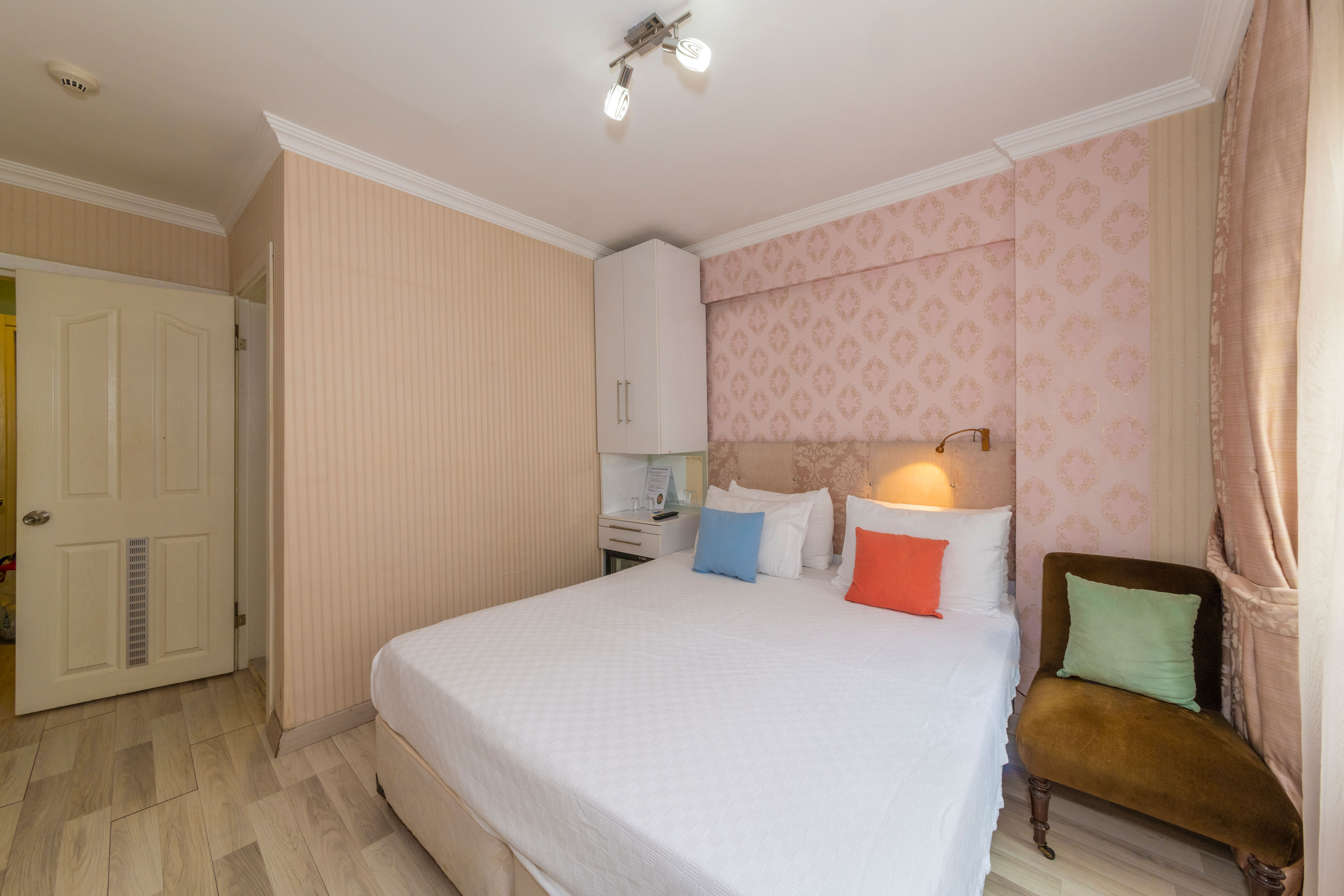 Walnut Shell Hotel 16/52