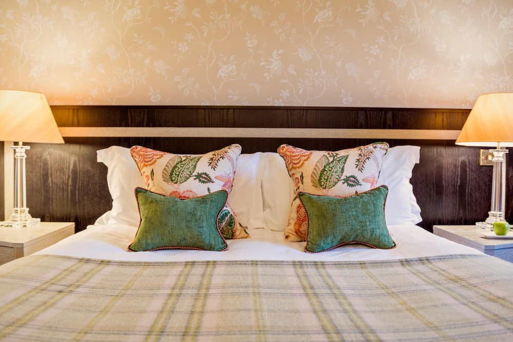 Careys Manor & Senspa 19/55
