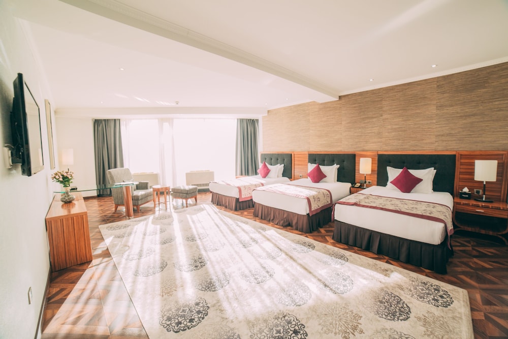 Damas International Hotel 8/48