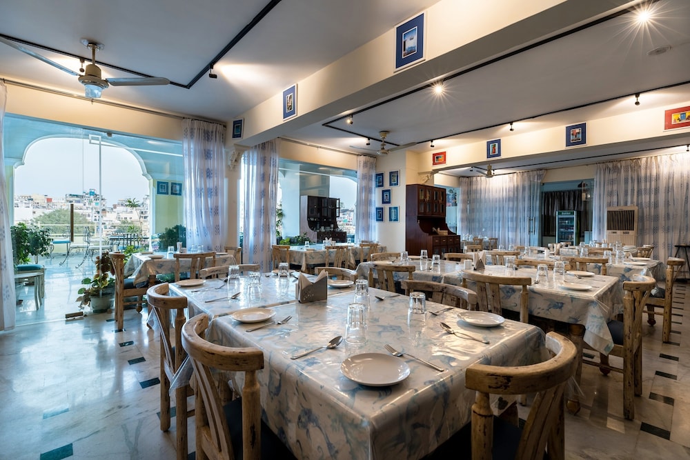 Hotel Sarovar 36/50