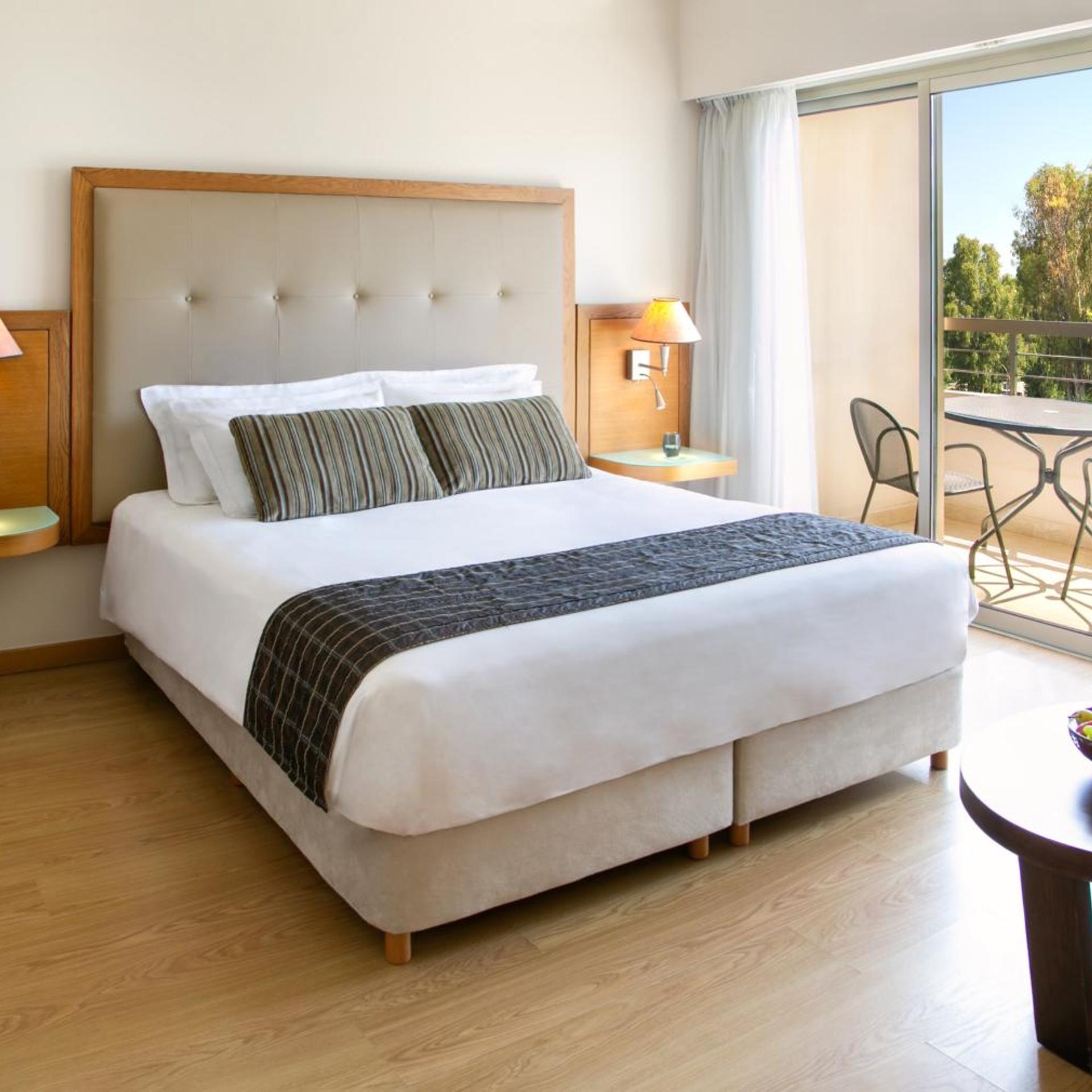 Deluxe, Double Bed, Inland View