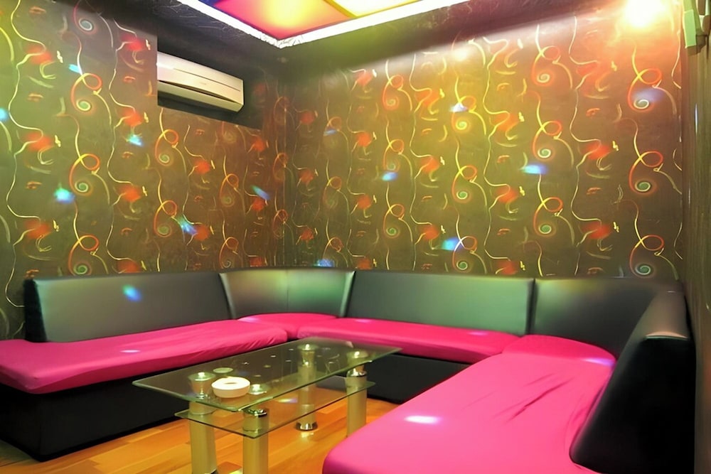 Hung Anh Hotel 50/50