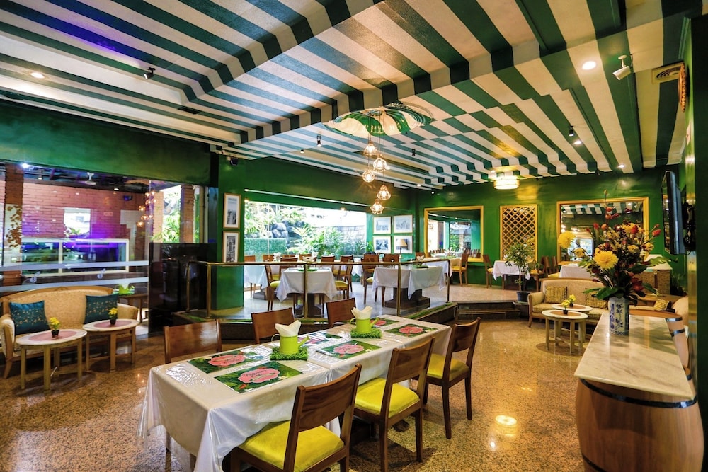 Johns Pardede International Hotel 32/36