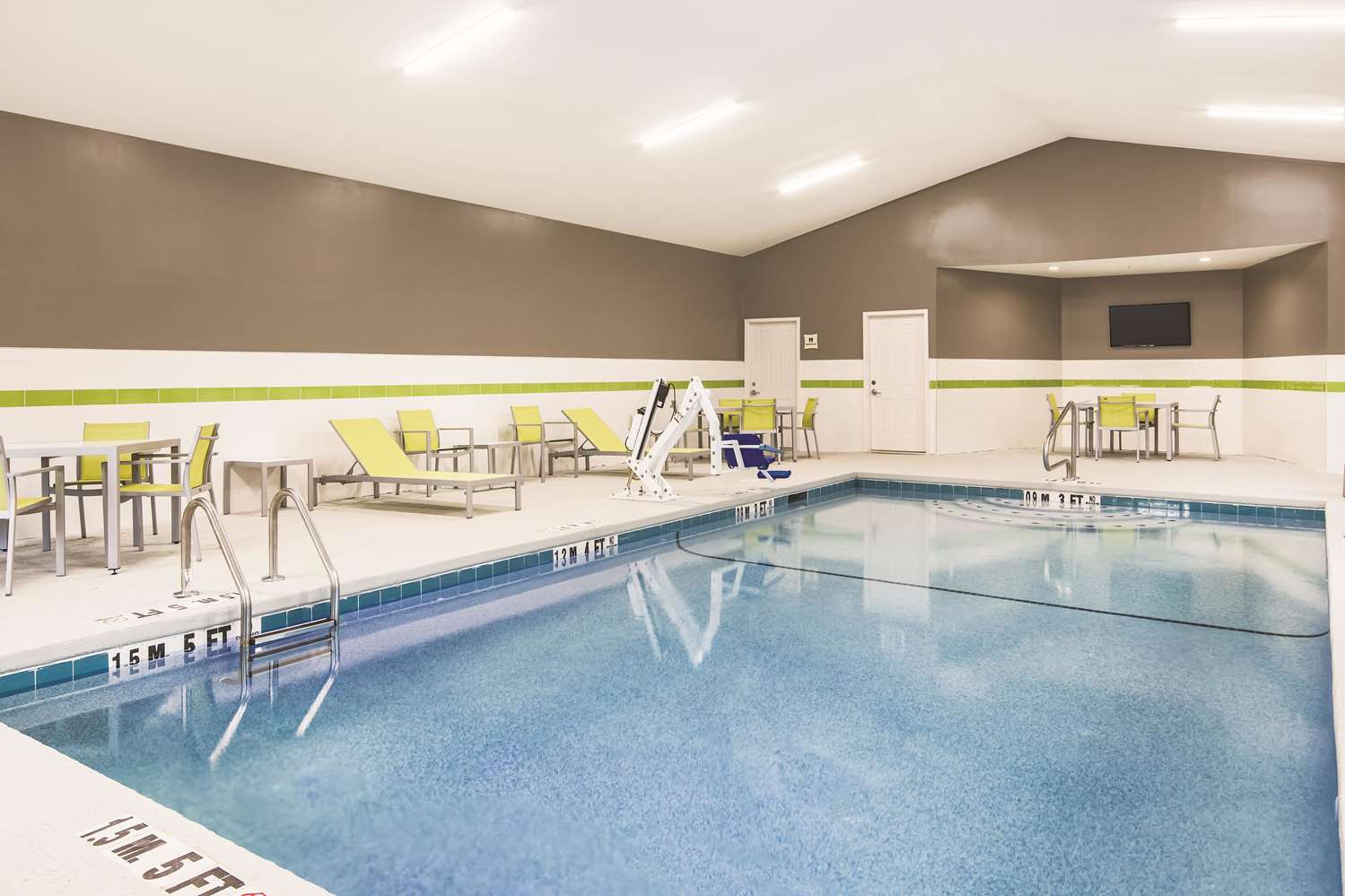 swimming pool spa