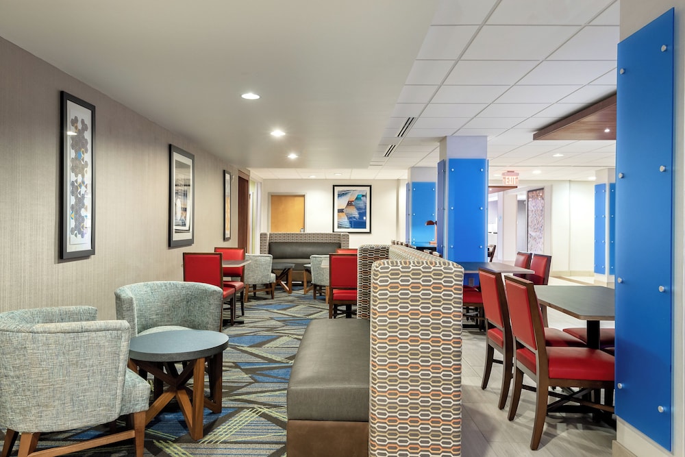 Holiday Inn Express Hotel & Suites Daphne 52/74
