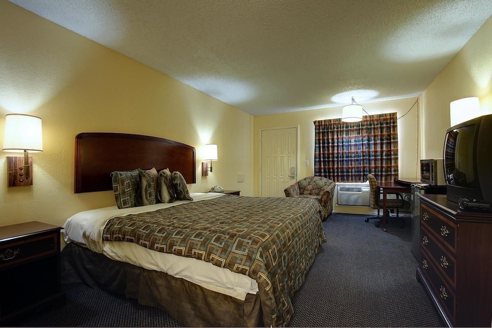 Americas Best Value Inn Comanche 6/12