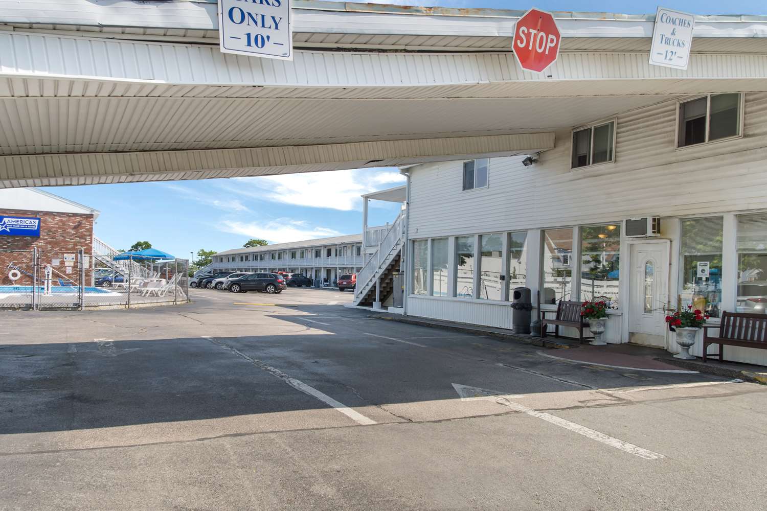 Americas Best Value Inn Suites Hyannis Cape Cod 38/42