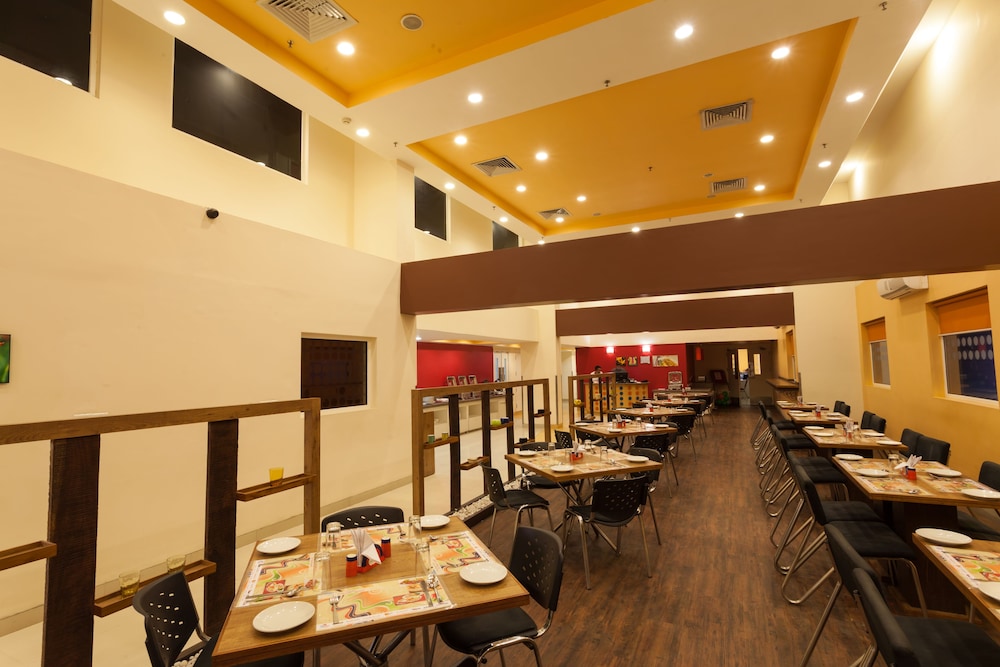 Ginger Ahmedabad Vastrapur 52/57