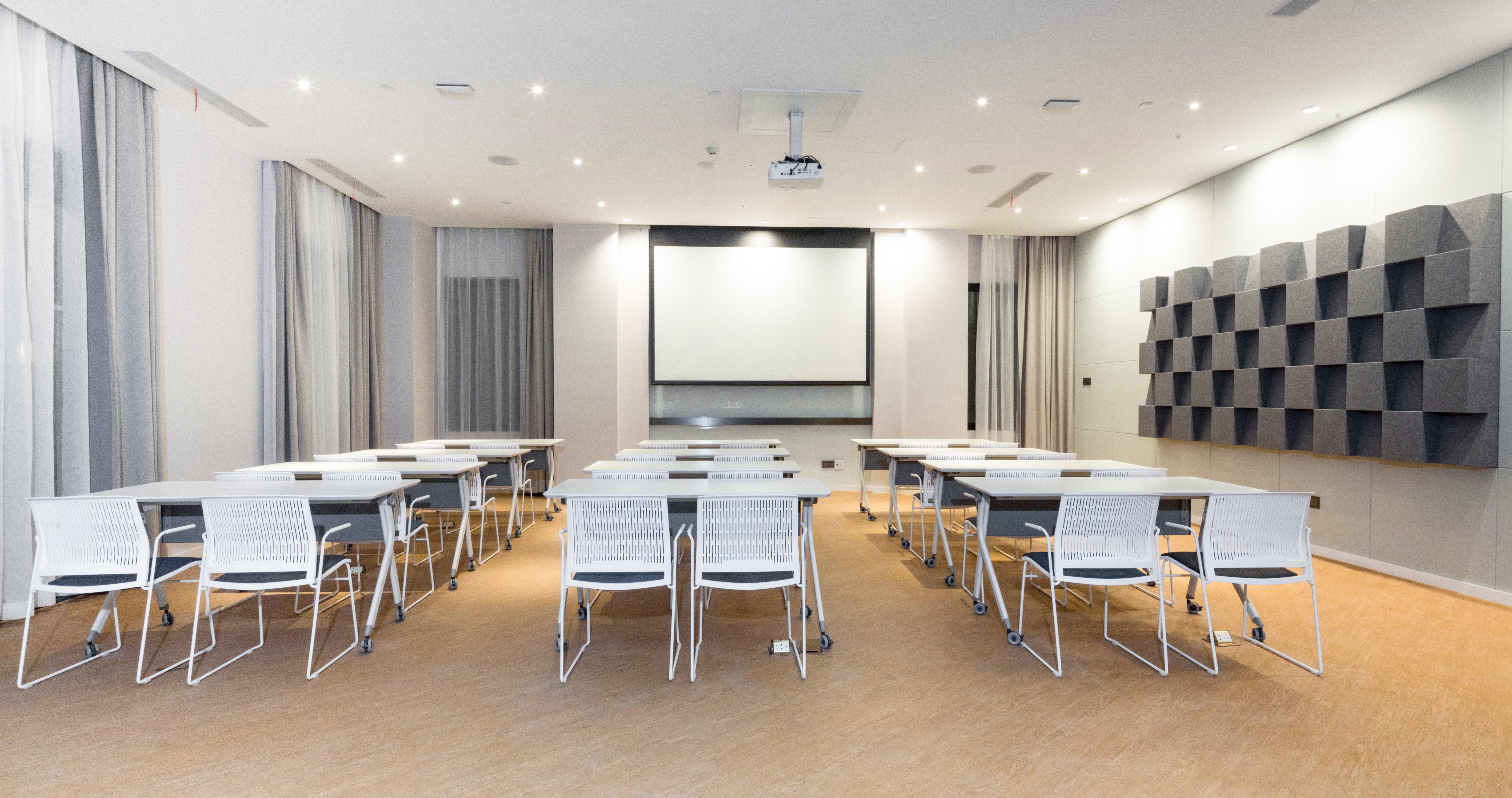 Holiday Inn Express Shanghai Tourism Zone 43/51