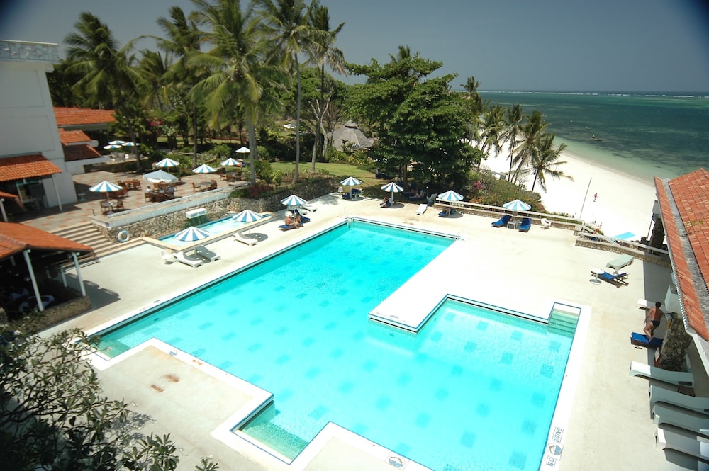 Mombasa Beach Hotel 35/39