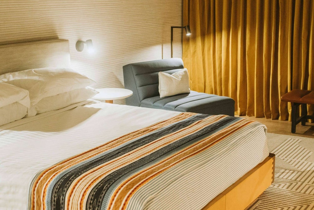 Hotel Tupelo, a Wyndham Hotel 17/56