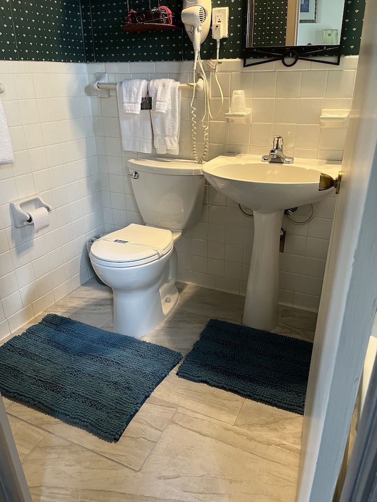 Vinehurst Inn And Suites 54/58