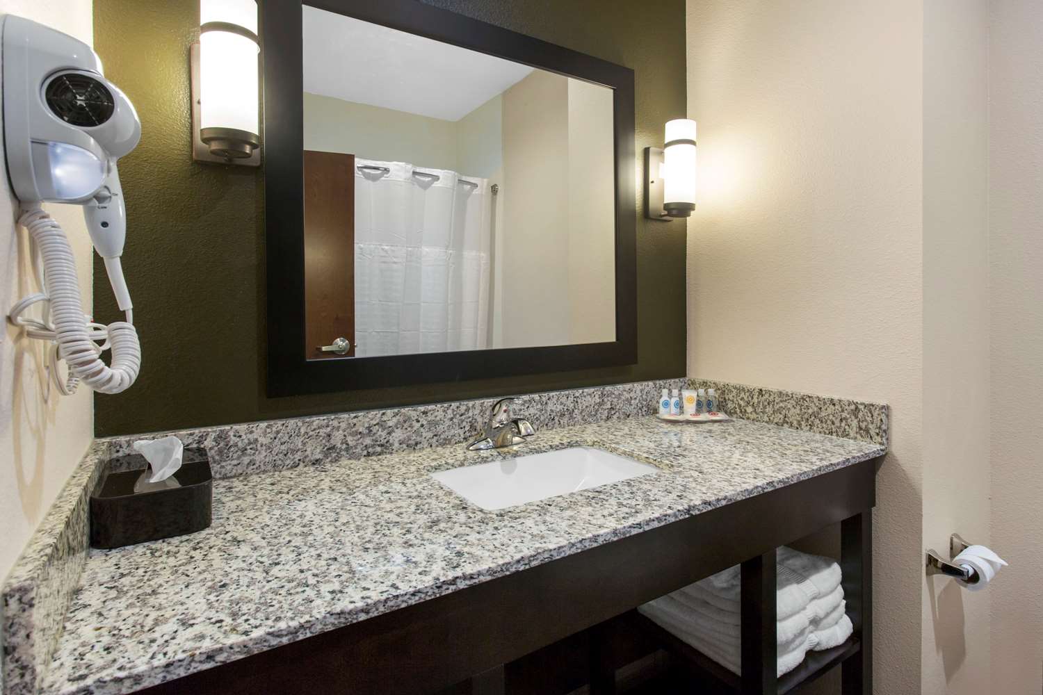 Comfort Inn & Suites Moore - Oklahoma City 48/48