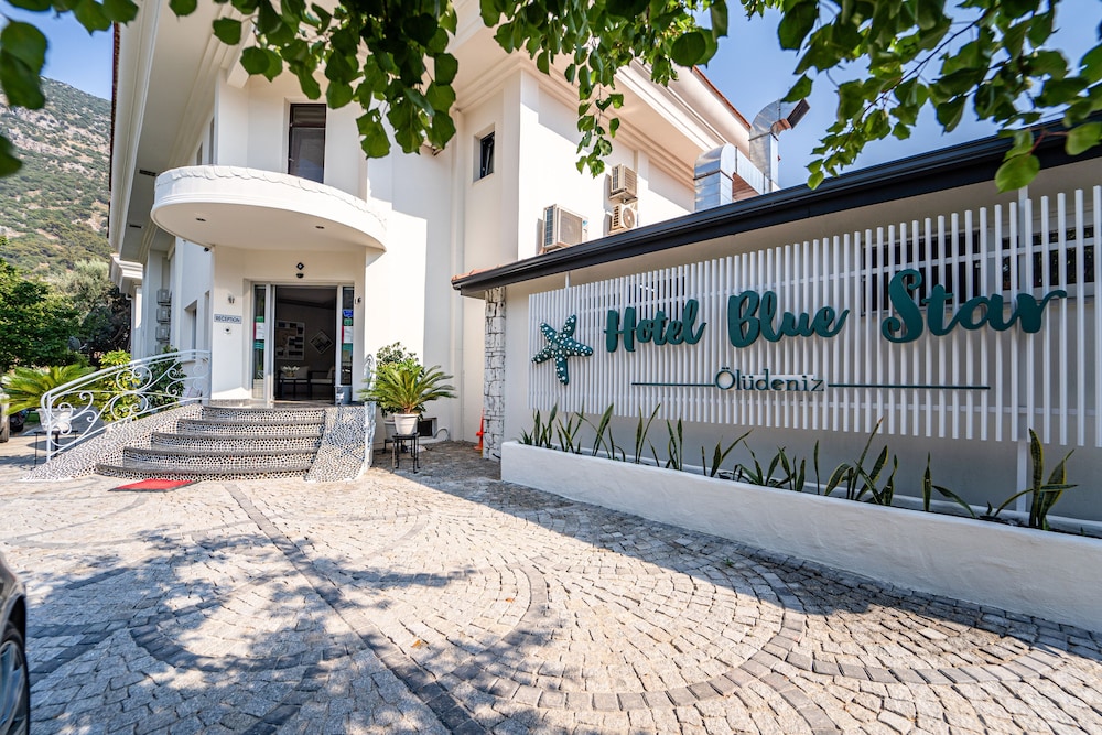 Blue Star Hotel 57/66
