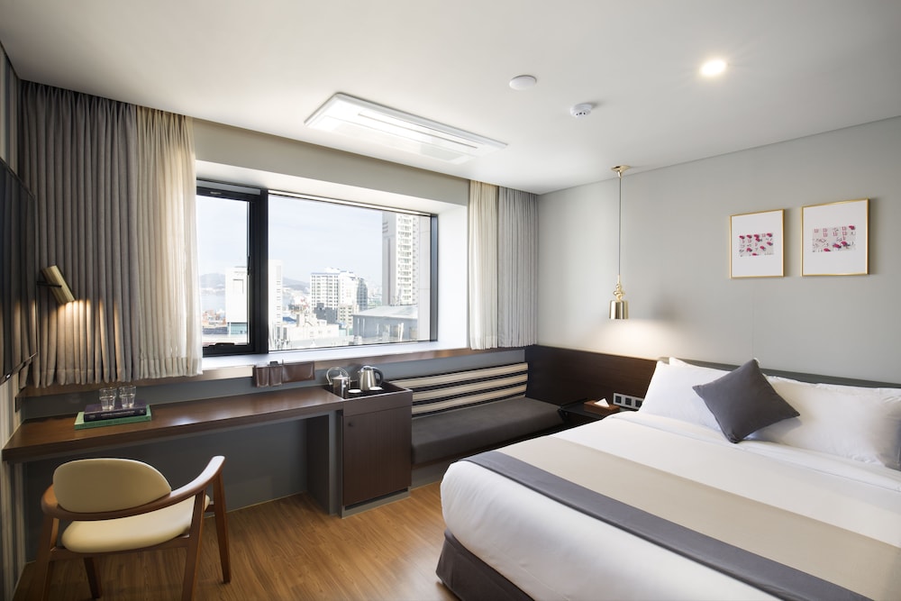 DELUXE, DOUBLE BED