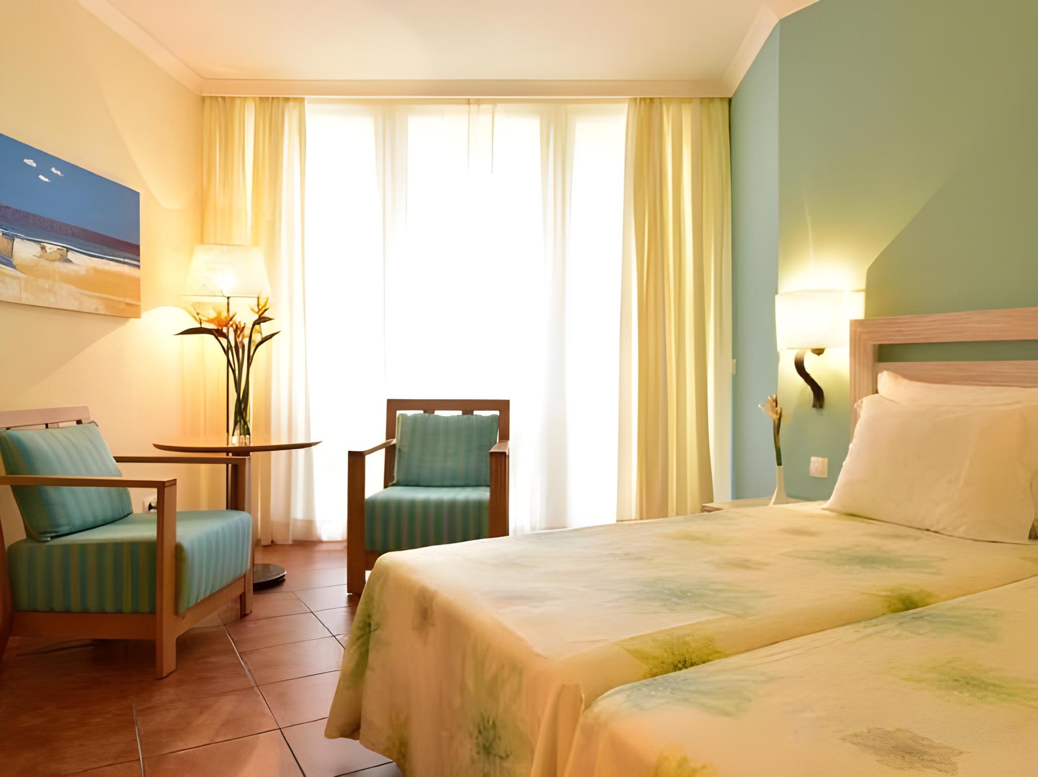 Deluxe, Double or Twin Bed, Lateral Side Sea View