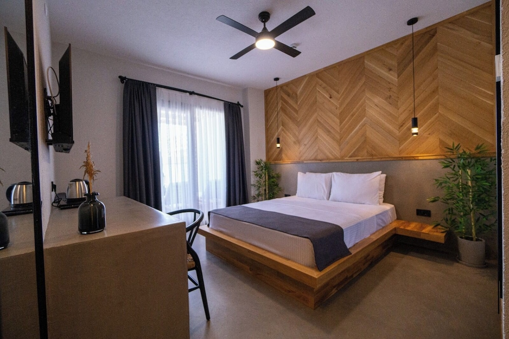 Leone Cunda Edition Otel(+12) 4/38