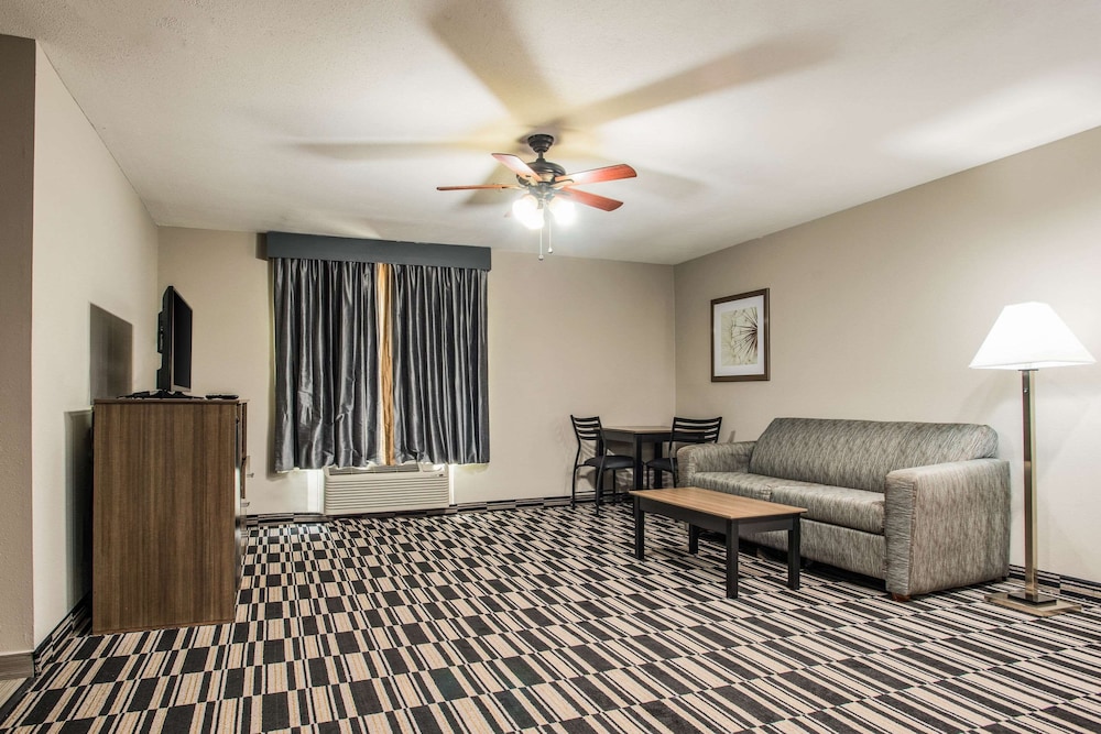 The Marco Hotel Lake Charles 23/35