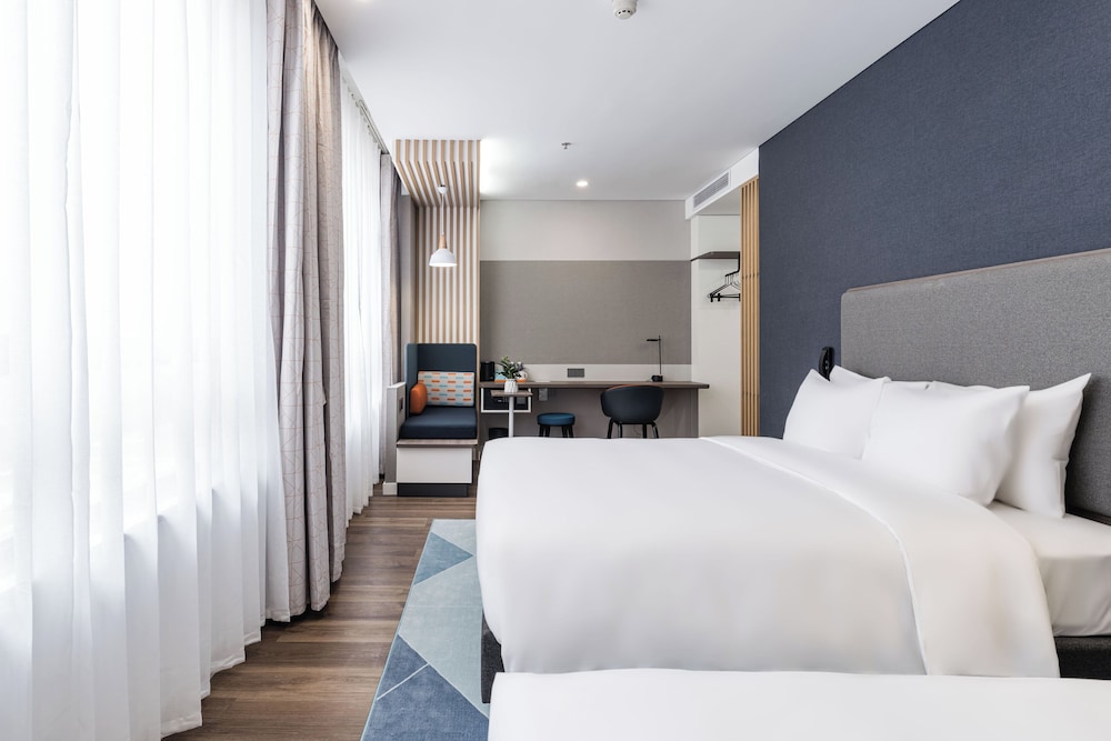 Suite, King Bed
