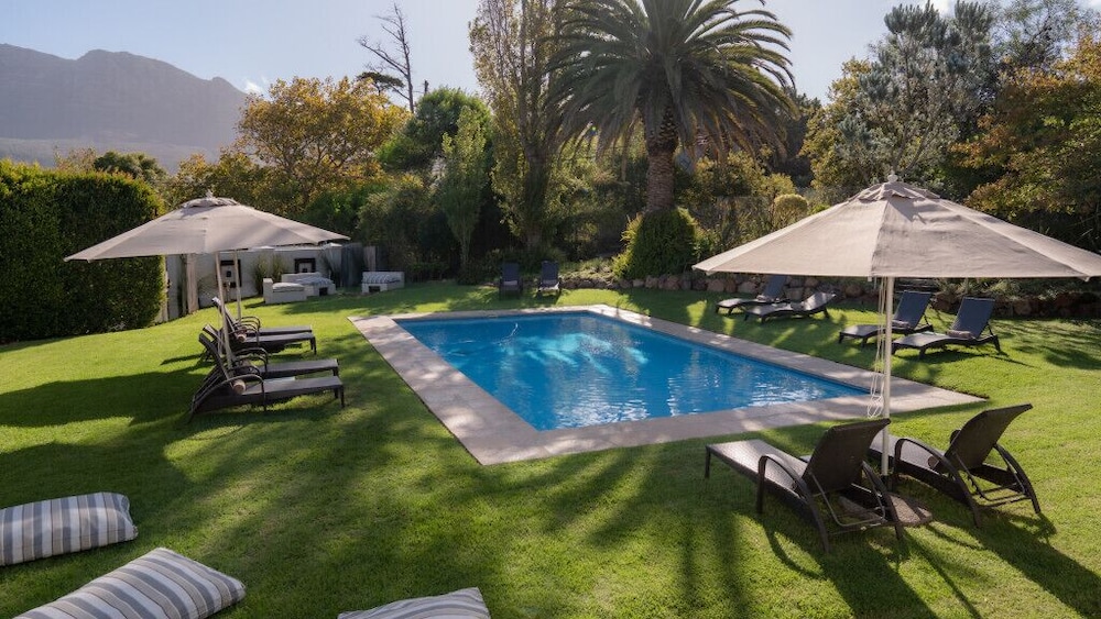 Nova Constantia Boutique Residence 64/70