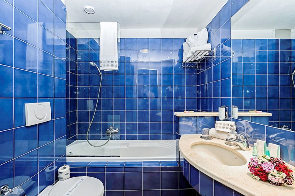 Bathroom at Mahara Hotel, MAZARA DEL VALLO